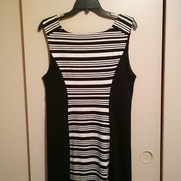 Express body conforming dress size large - Picture 2 of 3